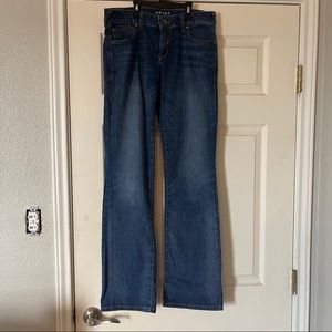 Light washed stretchy jeans